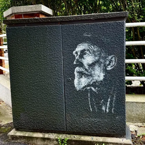 Customisez vos objets chinés à la Braderie avec Mos Art !