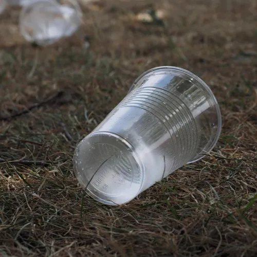 Les gobelets en plastique, c'est pas fini tout de suite !