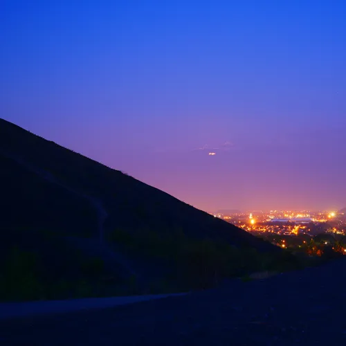Panorama des terrils à la nuit tombée cet été