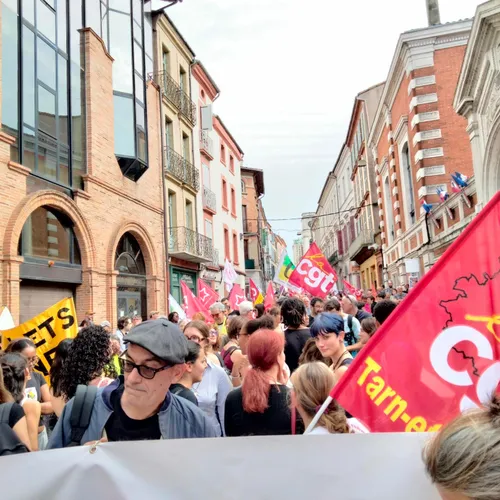 Manifestants dans les rues de Montauban (Tarn-et-Garonne)