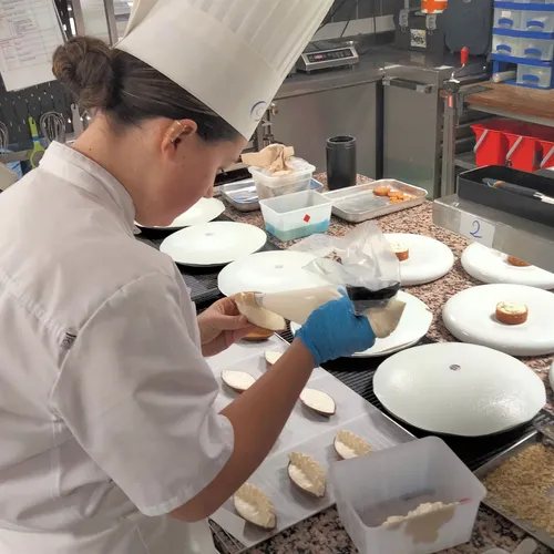 Zoé, candidate du championnat de France du dessert à Souillac