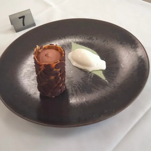 Le dessert réalisé par la candidate aveyronnaise "terre de cacao, mystère d'agrumes"
