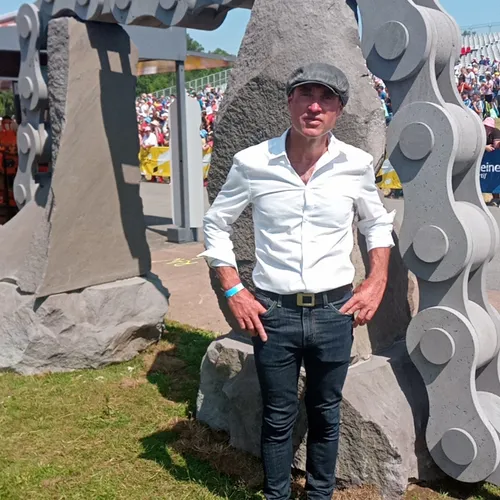 Thierry Courtadon - chaîne pierre Volvic