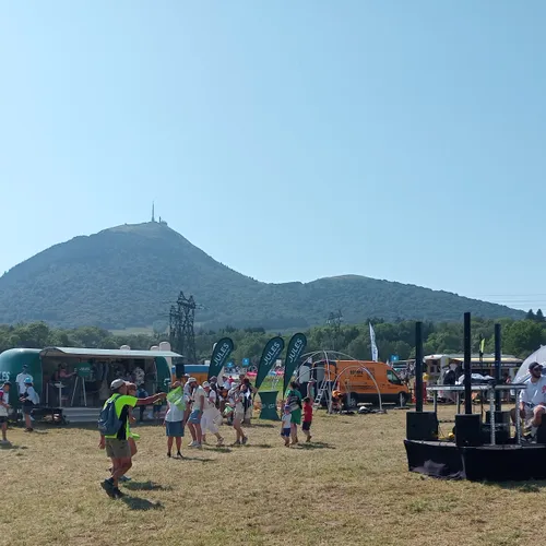 fan zone pied du Puy-de-Dôme
