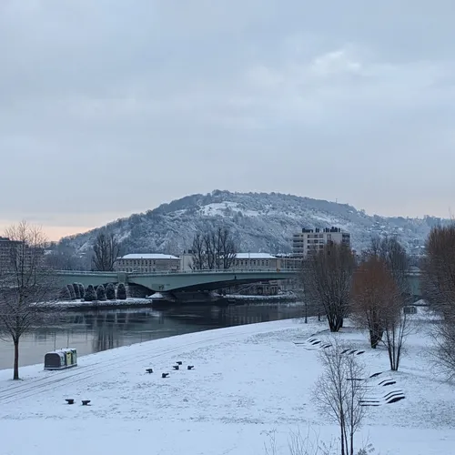 Rouen se réveille sous la neige