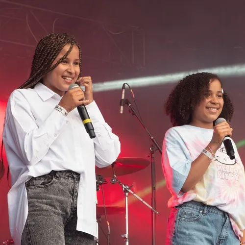 Deux scènes mythiques et un nouveau titre pour Sara et Rania