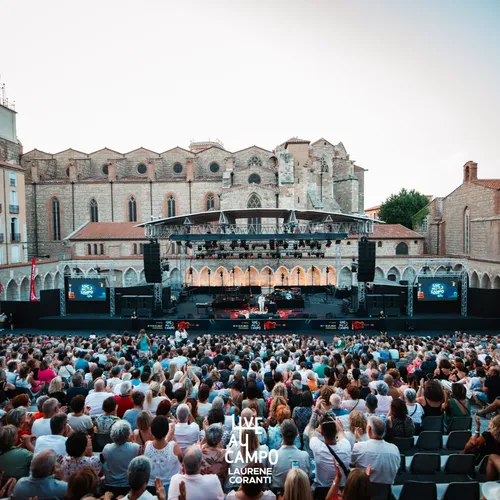 Live au Campo 2024 : Pluie d'artistes attendue, la tête dans les...