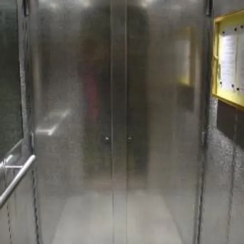 UN ENFANT DE 6 ANS MEURT COINCE DANS UN ASCENSEUR A ANTIBES