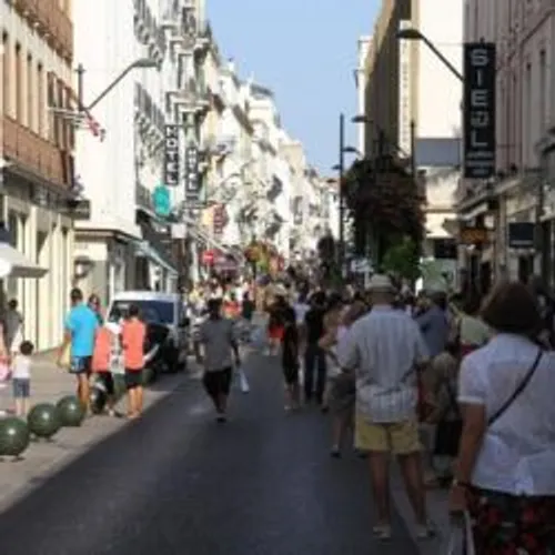 Un homme poignardé rue d'Antibes à Cannes