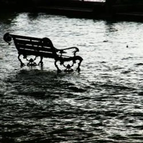 7 MORTS APRÈS LA DÉCOUVERTE D'UN CORPS DANS LE VAR