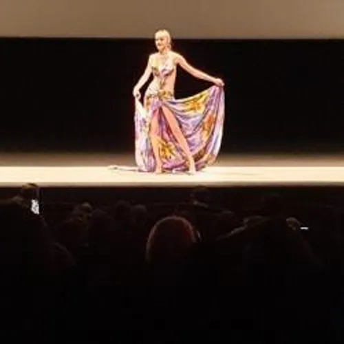 DEFILES DE MODE CET APRES-MIDI RUE D'ANTIBES ET GALERIE DU GRAY...