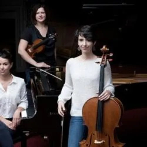 LE TRIO SORA CE SOIR A MOUGINS, SCENE 55