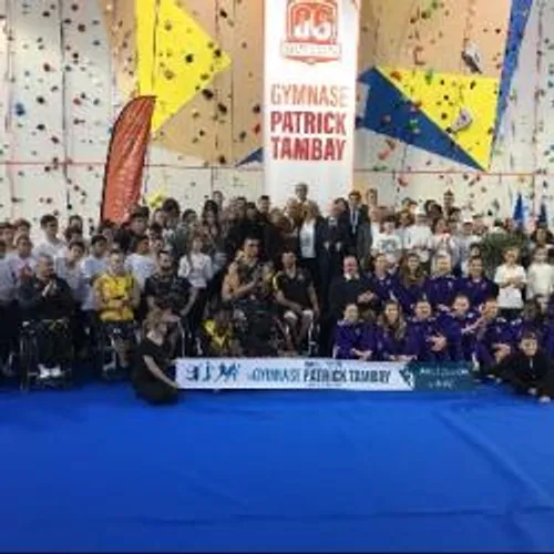 INAUGURATION AU CANNET DU GYMNASE PATRICK TAMBAY