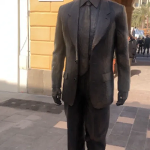 LA STATUE DE JACQUES CHIRAC VANDALISEE A NICE