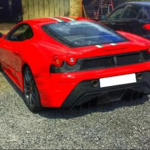 UNE FERRARI PART EN FUMÉE À MONACO