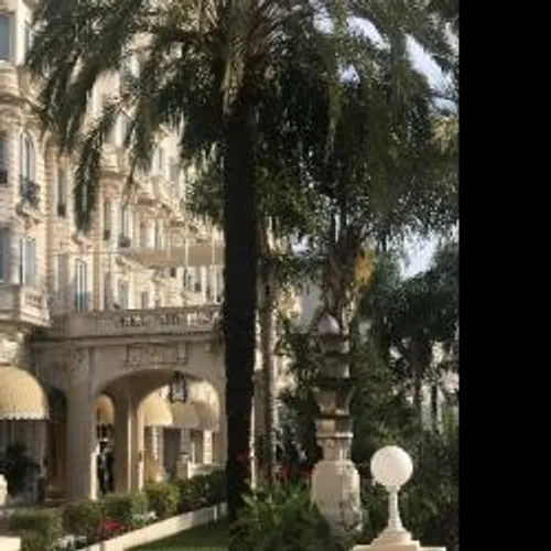 LES  HOTELS DE LA CROISETTE FERMENT LEURS PORTES