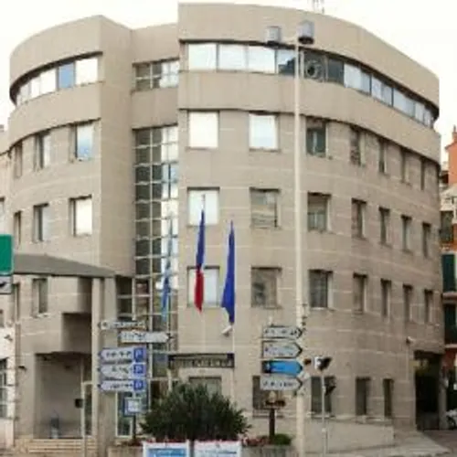 DEPISTAGE DU PERSONNEL ET DESINFECTION AU COMMISSARIAT DE CANNES