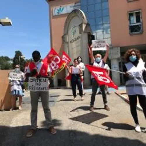 MANIFESTATION HIER DES SALARIES DU GROUPE KORIAN DEVANT L'EHPAD LA...