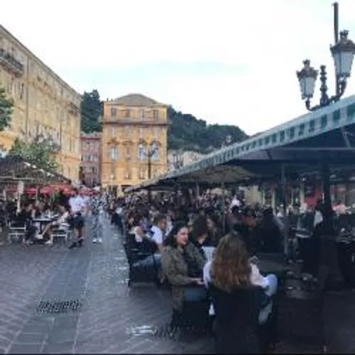 LES RESTAURANTS REMETTENT LE COUVERT POUR LE BONHEUR DES CLIENTS