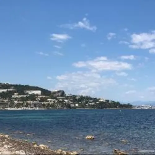 LE LABEL PAVILLON BLEU FLOTTE SUR LES PLAGES AZUREENNES
