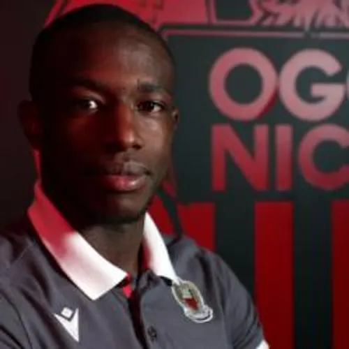 LE LATERAL GAUCHE HASSANE KAMARA A L'OGC NICE