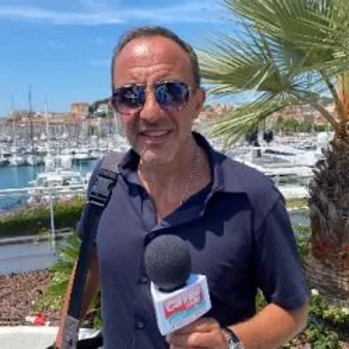 NIKOS ALIAGAS EXPOSE SES PHOTOS SUR LA CROISETTE