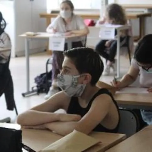RENTREE DES CLASSES MASQUEE DANS LES COLLEGES ET LYCEES