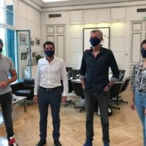 LES ANIMATEURS DE NINJA WARRIOR RECUS PAR LE MAIRE DE CANNES