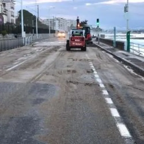 OPERATIONS DE NETTOYAGE DU BD DU MIDI ET DES PLAGES APRES LES...