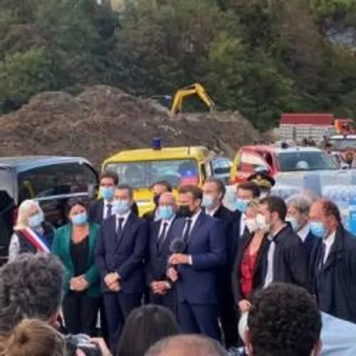 EMMANUEL MACRON AU CHEVET DES SINISTRES DES VALLEES DE LA ROYA ET...