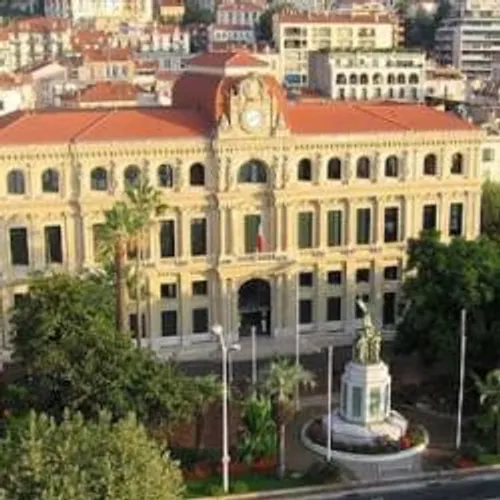 LE CONSEIL MUNICIPAL DE CANNES AU CHEVET DES VICTIMES ECONOMIQUES...