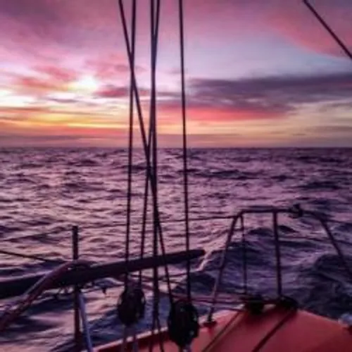 SUSPENSE DANS LE VENDEE GLOBE, LE MONEGASQUE HERMANN POURRAIT...