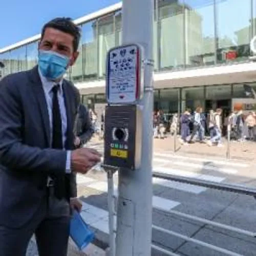 LA VILLE DE CANNES S'EQUIPE DE BOUTONS D'APPEL D'URGENCE DANS...