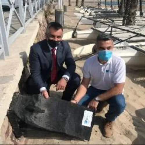 DES MACRO-DECHETS DANS LES MAILLES DES FILETS A MANDELIEU LA NAPOULE