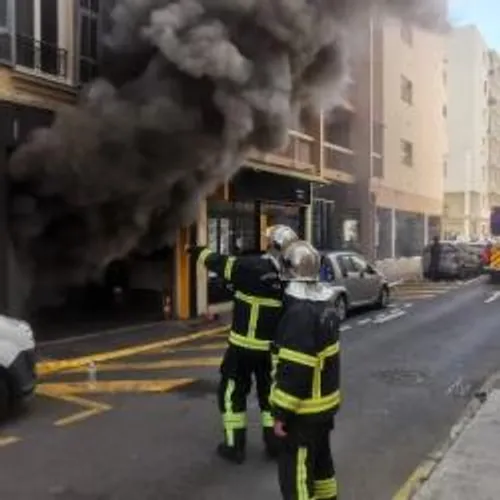 UN GARAGE TOTALEMENT DETRUIT PAR UN INCENDIE A JUAN LES PINS