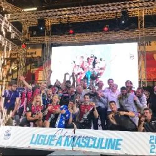 LES VOLLEYEURS DE L'AS CANNES SONT CHAMPIONS DE FRANCE