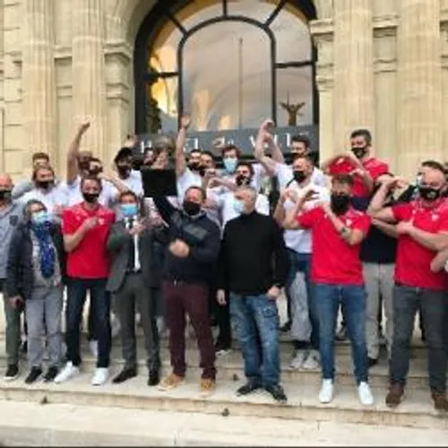 LES VOLLEYEURS CANNOIS FELICITES EN MAIRIE POUR LE TITRE DE...