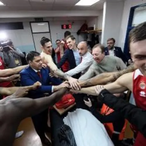 LES BASKETTEURS MONEGASQUES CHAMPIONS D'EUROPE