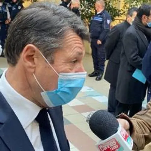 CHRISTIAN ESTROSI CLAQUE LA PORTE DES REPUBLICAINS