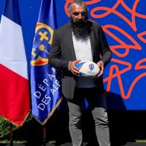 SEBASTIEN CHABAL A NICE POUR PROMOUVOIR LA COUPE DU MONDE DE RUGBY...