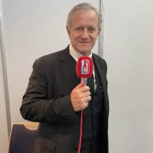 FRANCIS HUSTER PRESENTE EN AVANT PREMIERE "MEURTRES SUR LES ILES DU...