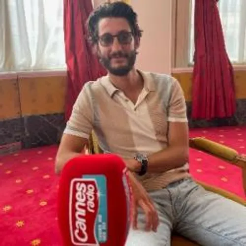PIERRE NINEY EN CLOTURE DU FESTIVAL DE CANNES DANS OSS 117 AVEC...