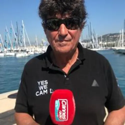 LE NAVIGATEUR JEAN LE CAM IMMORTALISE SES EMPREINTES SUR LE WALK OF...