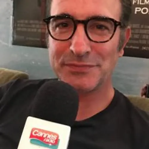 JEAN DUJARDIN  EN TOURNAGE DANS LES ALPES-MARITIMES: LE COMEDIEN...