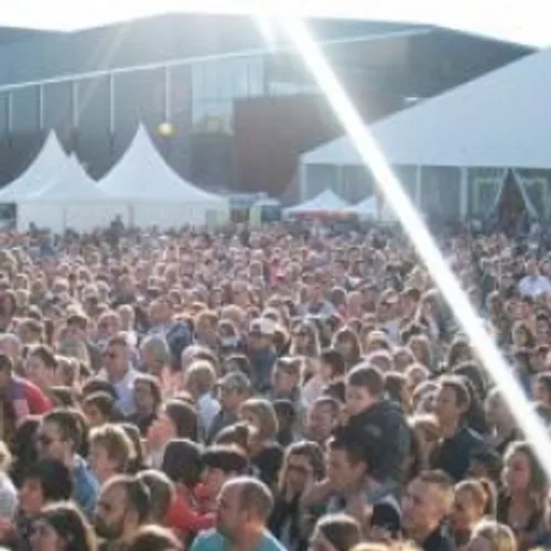 Keen'V et d'autres aux 69e foires de Champagne à Troyes