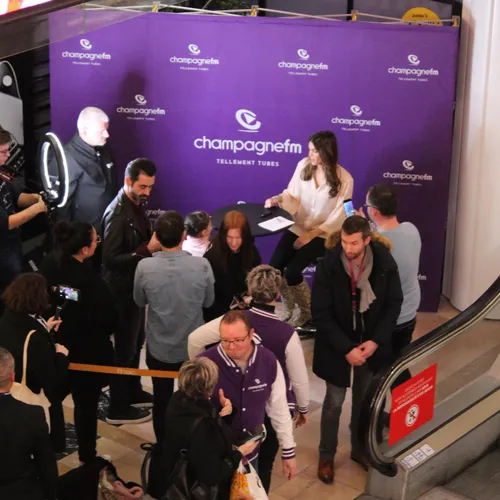 CHAMPAGNE FM
