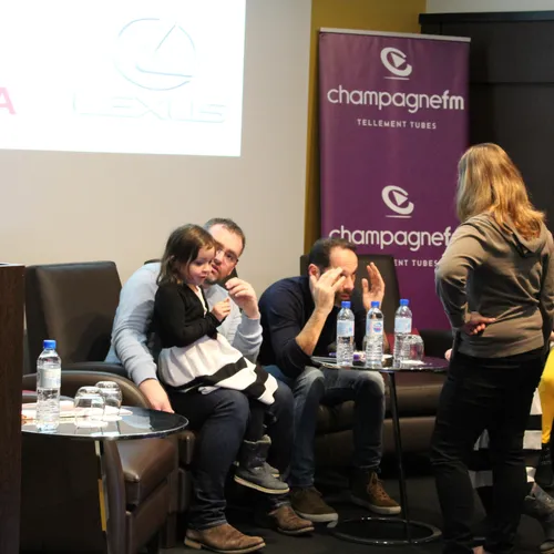 CHAMPAGNE FM