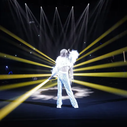 BILAL HASSANI "Roi" (live)