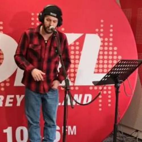 REPLAY | Revivez l'interview et les chansons de Claudio Capéo,...