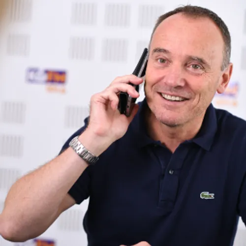 Franck, Directeur d'antenne.